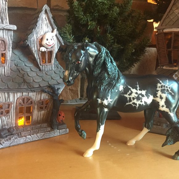 RARE 2003 “Merry Widow” Halloween Horse (MINT) - Picture 5 of 14